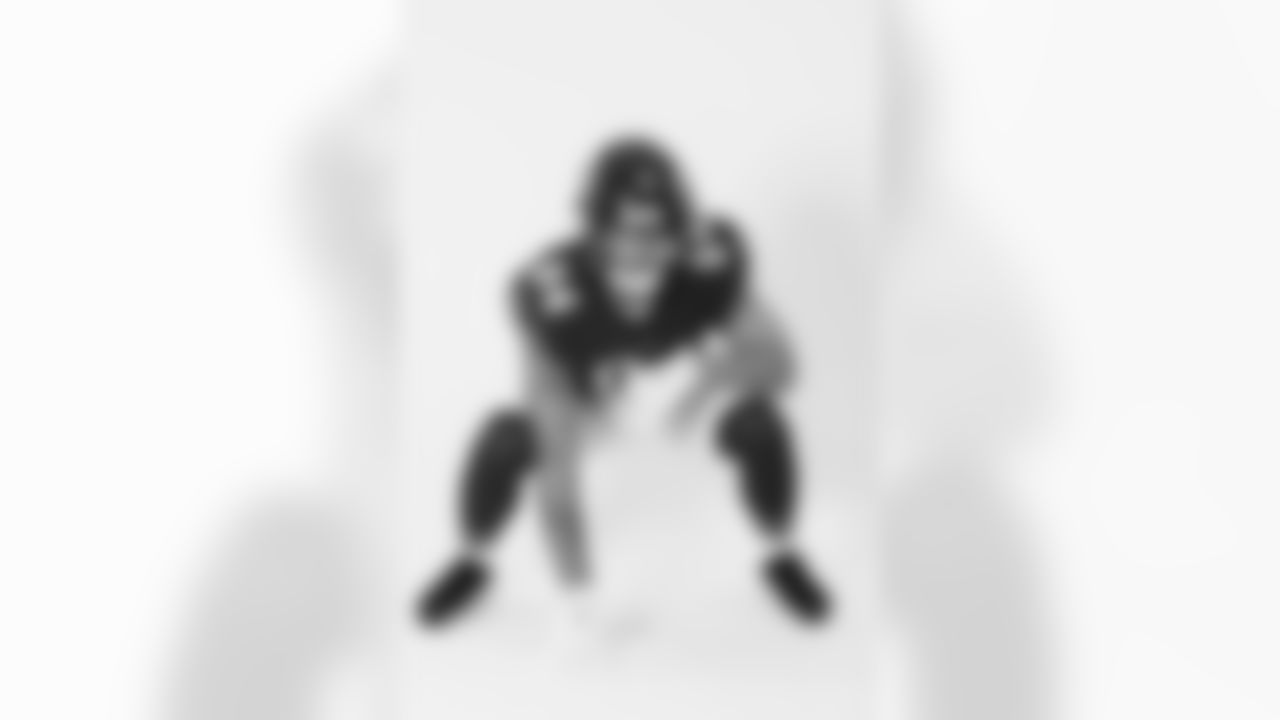 Chicago Bears tight end Colston Loveland (84) poses for a portrait during the NFLPA Rookie Premiere on Saturday, May 17, 2025 in Thousand Oaks, Calif. (Ben Liebenberg/NFL)