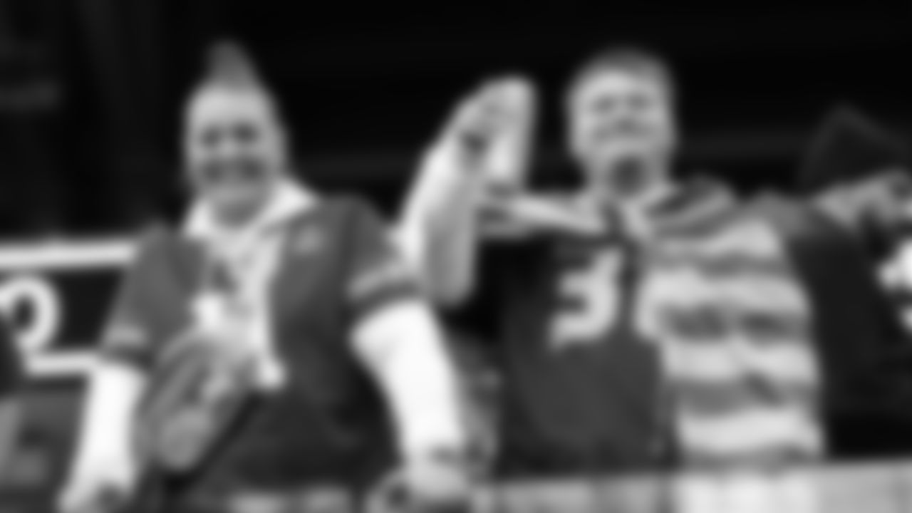 12s show up strong for Week 11 at the Rams on November 16, 2025