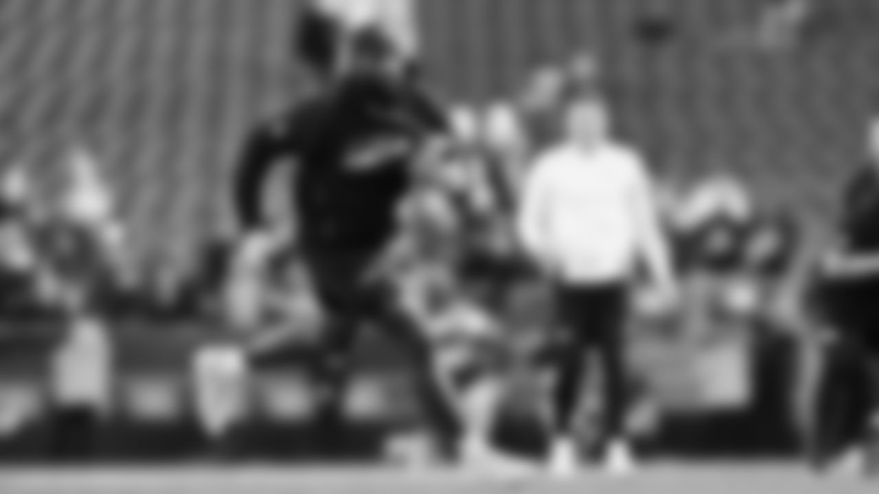 Seahawks wide receiver Dareke Young (83) warms up at Levi's Stadium for the Week 18 matchup vs. the 49ers.