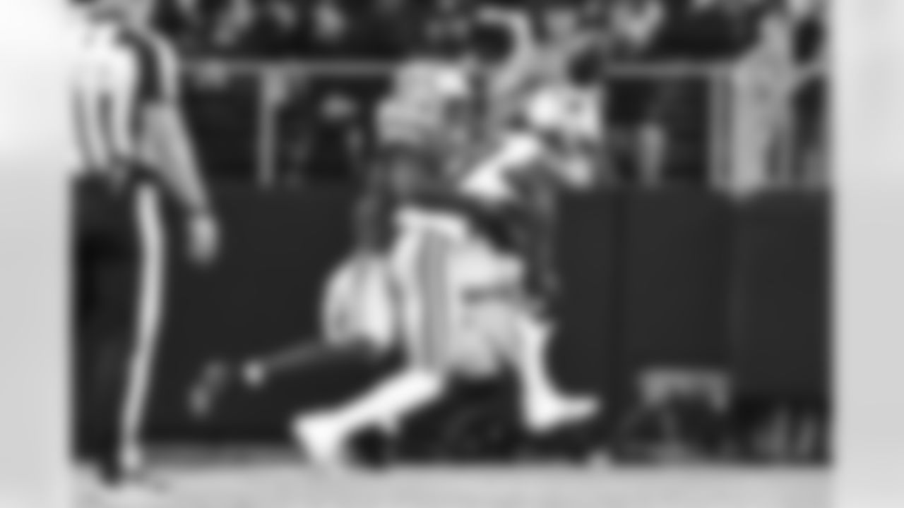 Seahawks cornerback Riq Woolen (27)