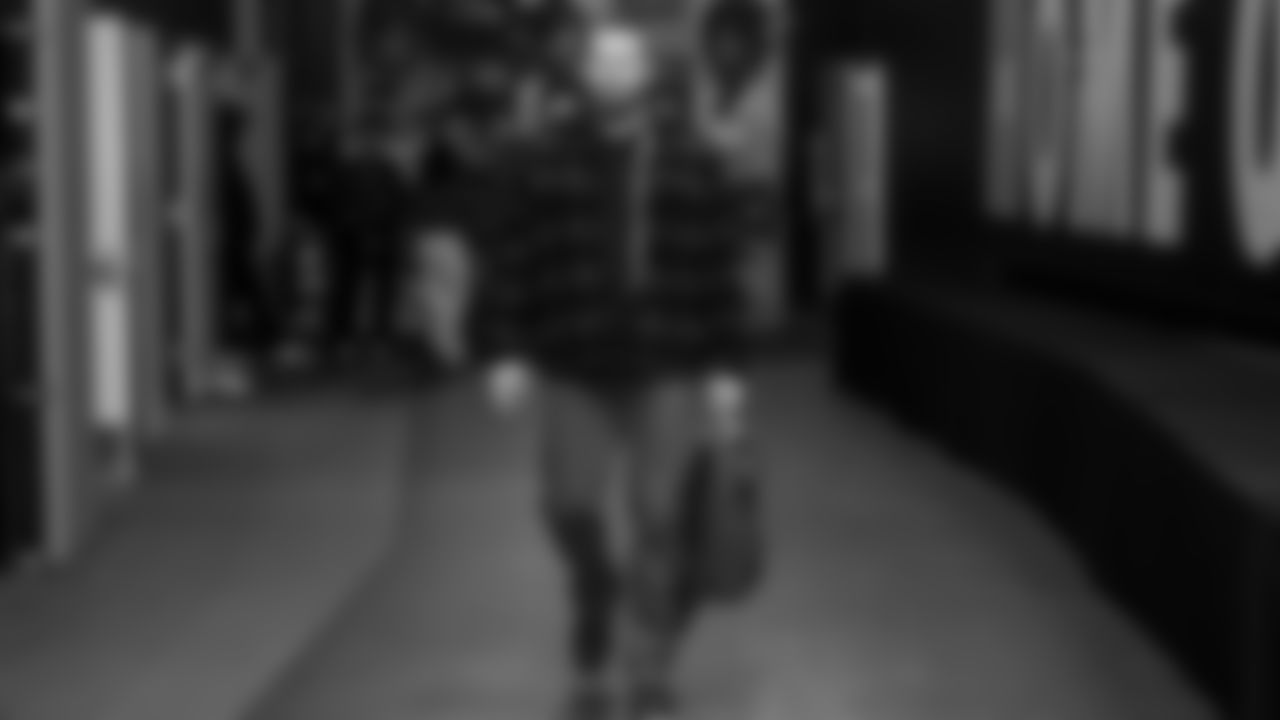 Seahawks tight end Nick Kallerup (89) arrived at Lumen Field for the Week 13 matchup vs. the Minnesota Vikings.