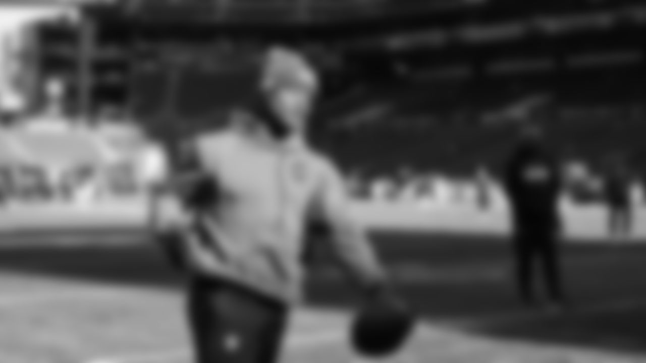 Seahawks running back Kenneth Walker III (9) warms up at Lumen Field for the Week 10 matchup vs. the Arizona Cardinals.