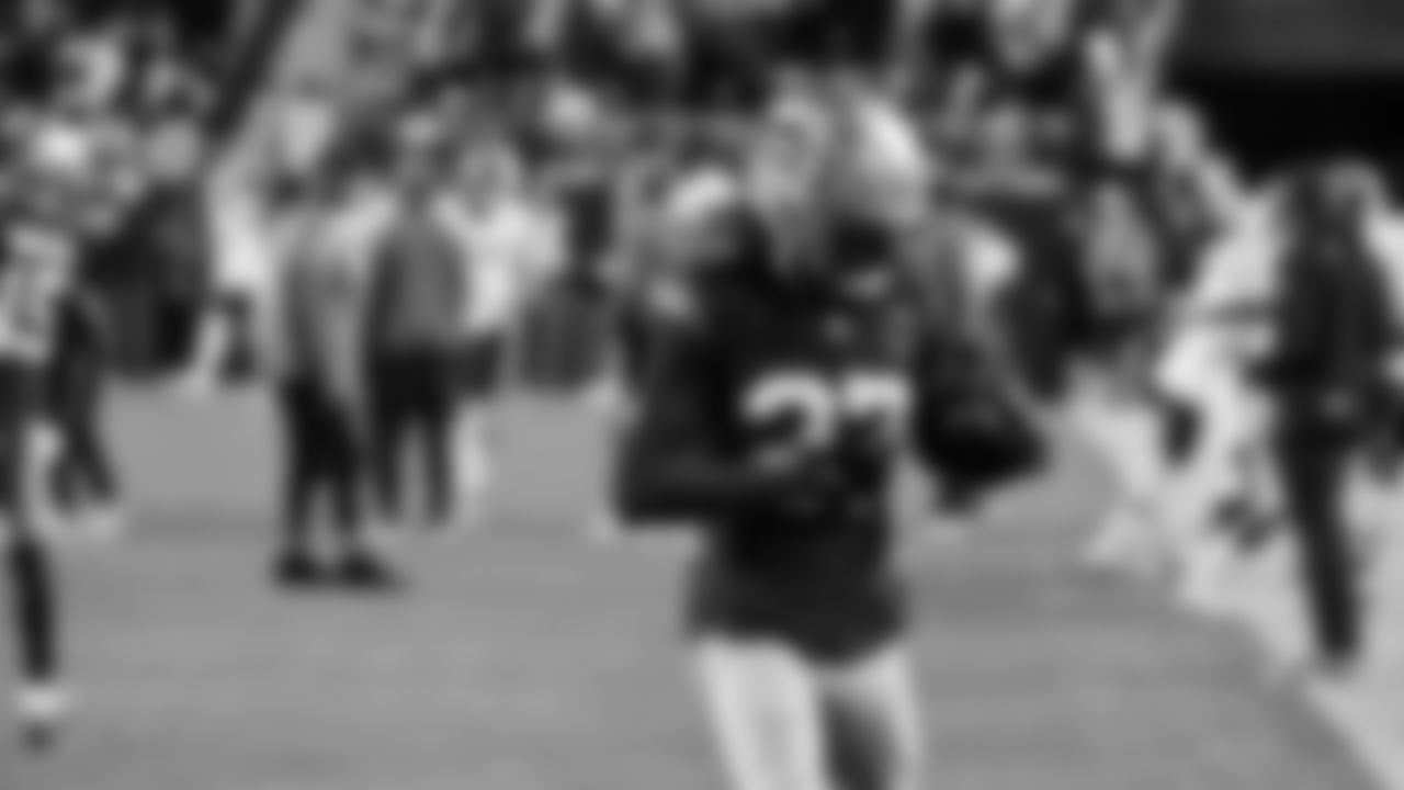 Seahawks cornerback Riq Woolen (27) warms up at Northwest Stadium for the Sunday Night Football matchup at the Washington Commanders in Week 9.