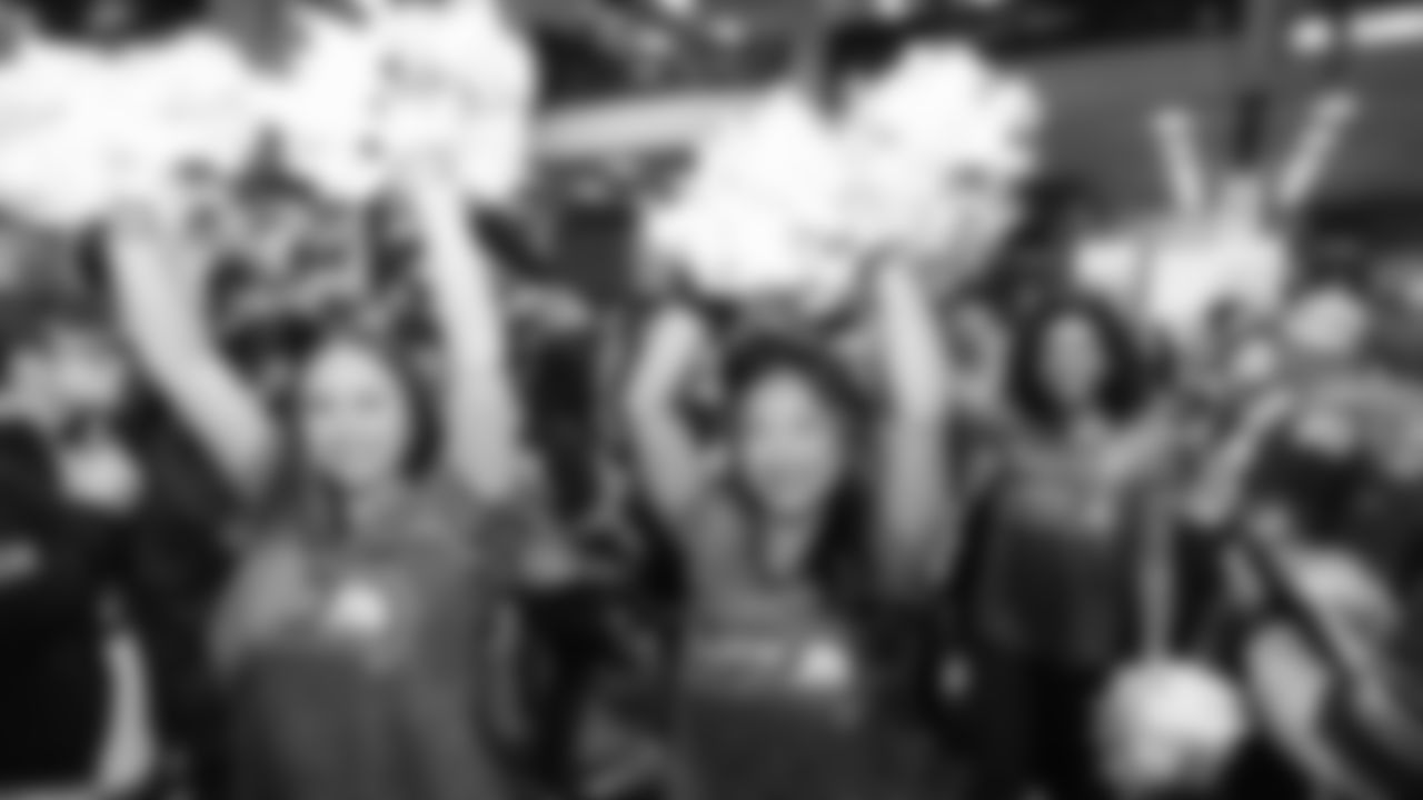 On Saturday, October 5th, Sea Gals/Seahawks Dancers alumni performed at Lumen Field.