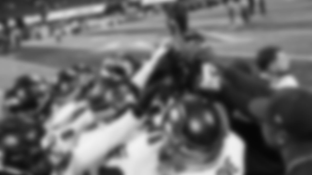 The Seahawks warm up at Mercedes-Benz Stadium for the Week 14 matchup vs. the Atlanta Falcons.