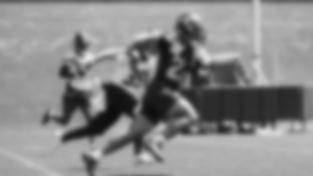 Seahawks running back Damien Martinez (22)