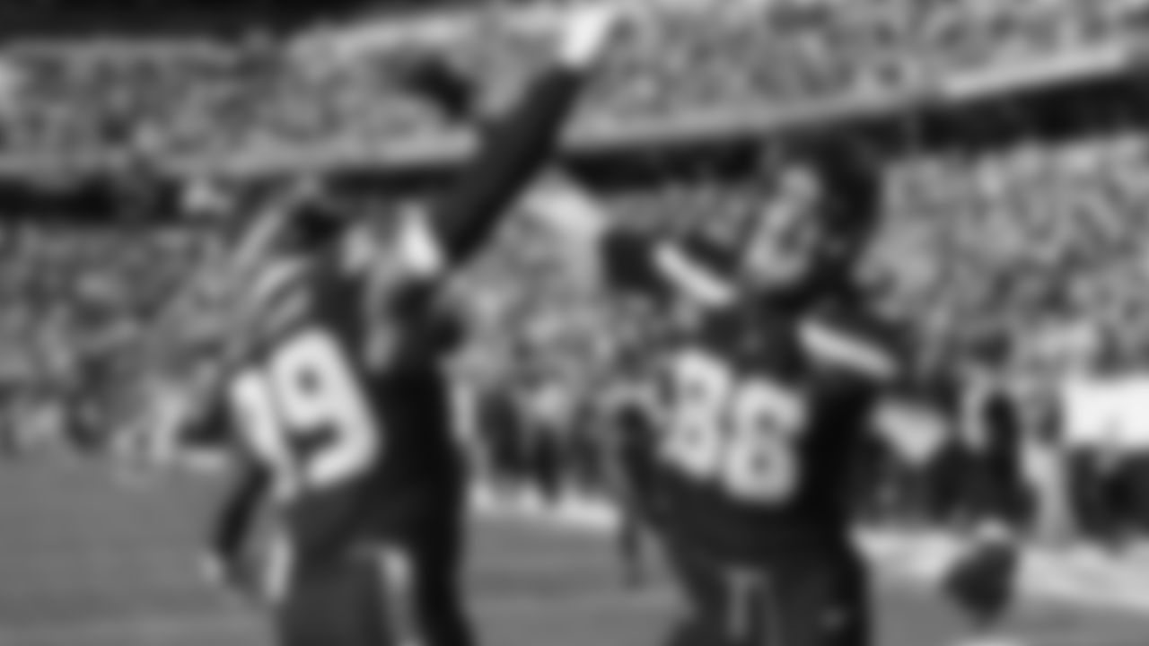 The Seahawks warm up ahead of Super Bowl LX vs. the Patriots at Levi's Stadium on Sunday, February 8, 2026.