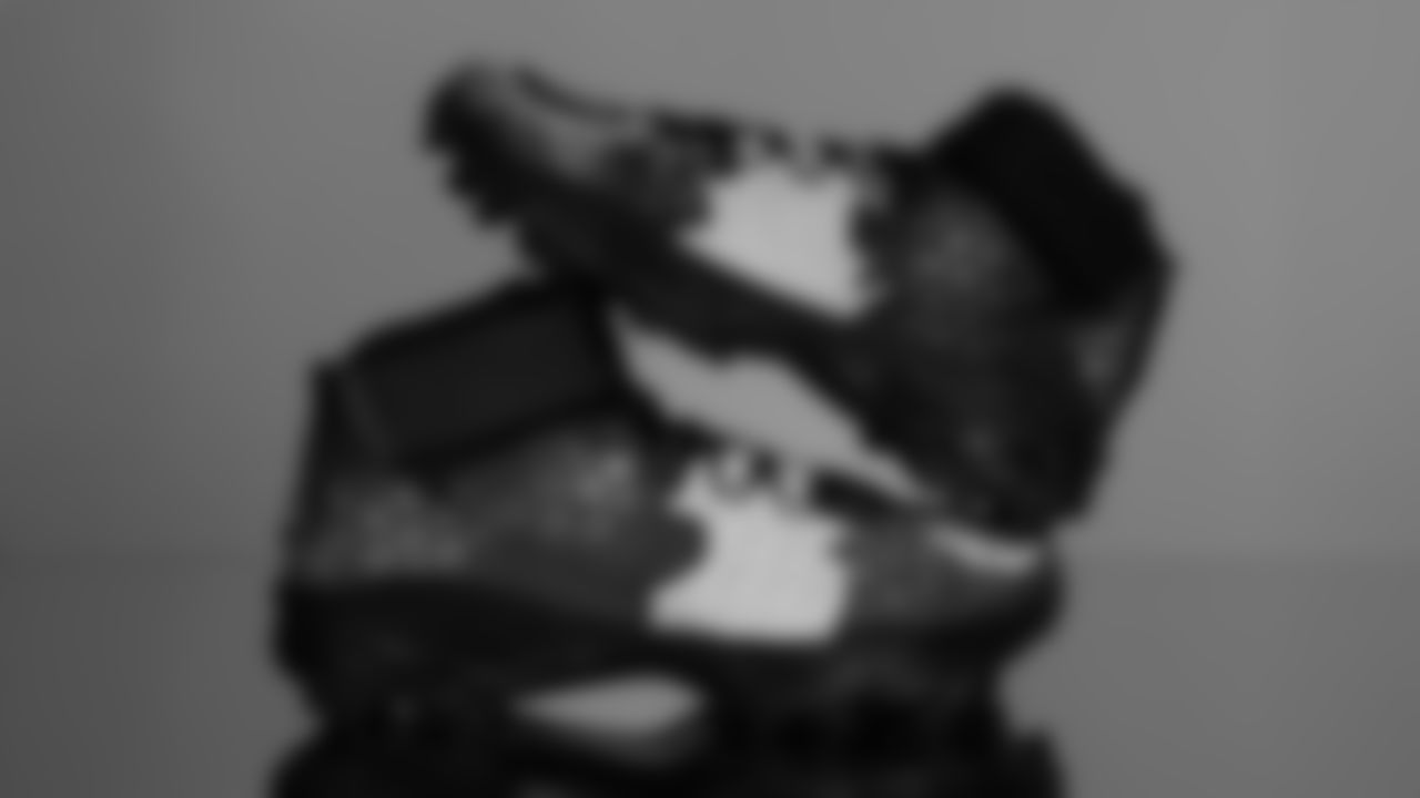 Seahawks tackle Abraham Lucas (72) - Society of St. Vincent de Paul and Hilinski's Hope