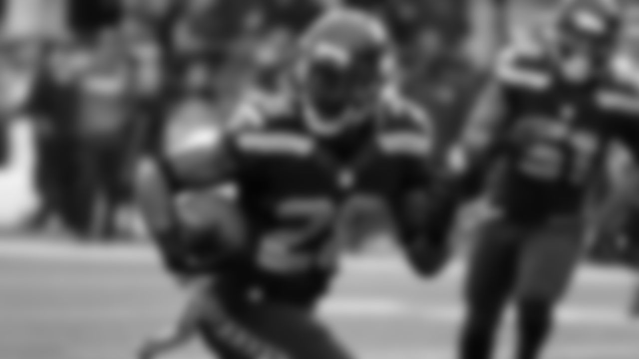 The Seahawks drafted Oregon defensive back Walter Thurmond with the 111th overall pick in the 4th round of the 2010 NFL Draft.
