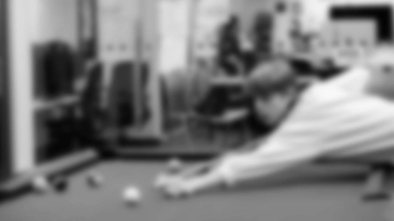 Seahawks Legend Garry Gilliam and Seahawks Dancers surprised teens at the Lake Hills Boys & Girls Club for a fun afternoon of Seahawks activities and crafting. One lucky winner also went home with two tickets to the Divisional Playoff game!