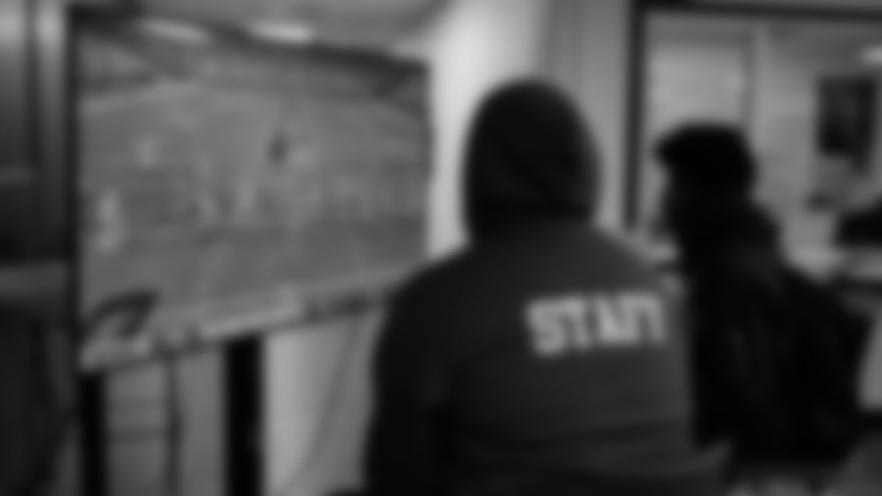 Seahawks Legend Garry Gilliam and Seahawks Dancers surprised teens at the Lake Hills Boys & Girls Club for a fun afternoon of Seahawks activities and crafting. One lucky winner also went home with two tickets to the Divisional Playoff game!