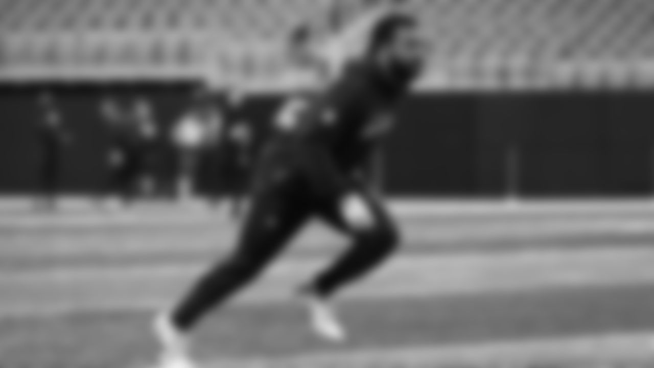 Seahawks safety Julian Love (20) warms up at Mercedes-Benz Stadium for the Week 14 matchup vs. the Atlanta Falcons.