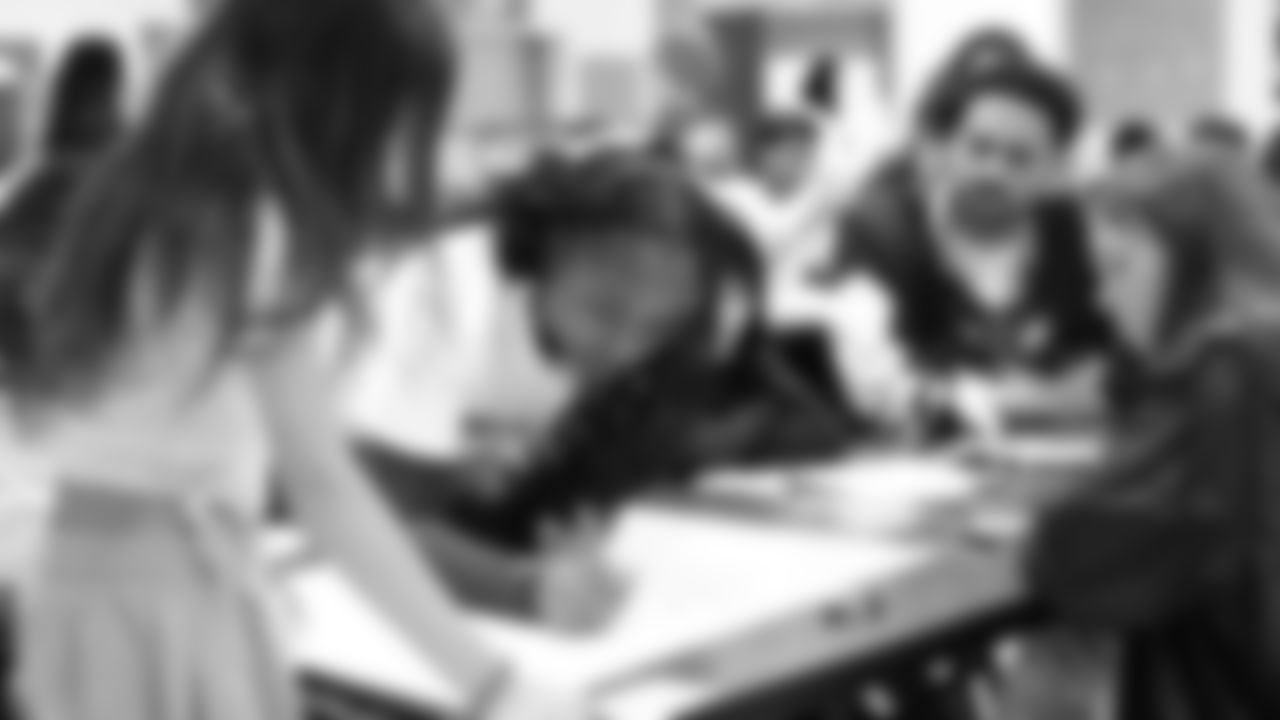 The Seahawks teamed up with EVERFI for a morning learning about mental health with students at Showalter Middle School on October 30, 2025.