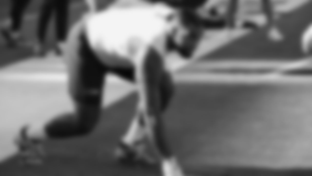 Seahawks defensive end Leonard Williams (99) hit the field at Nissan Stadium for the Week 12 matchup vs. the Titans in Nashville, Tennessee.