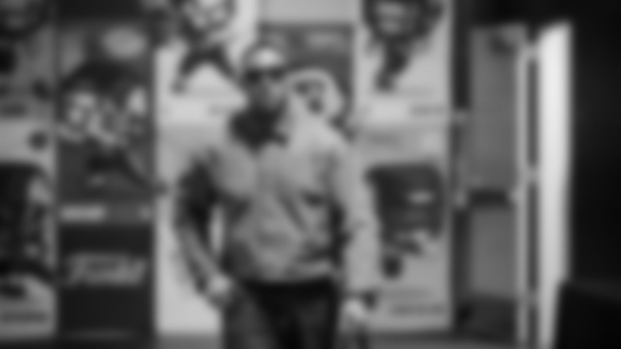 Seahawks linebacker Uchenna Nwosu (7) arrives at Lumen Field for the Week 10 matchup vs. the Arizona Cardinals.