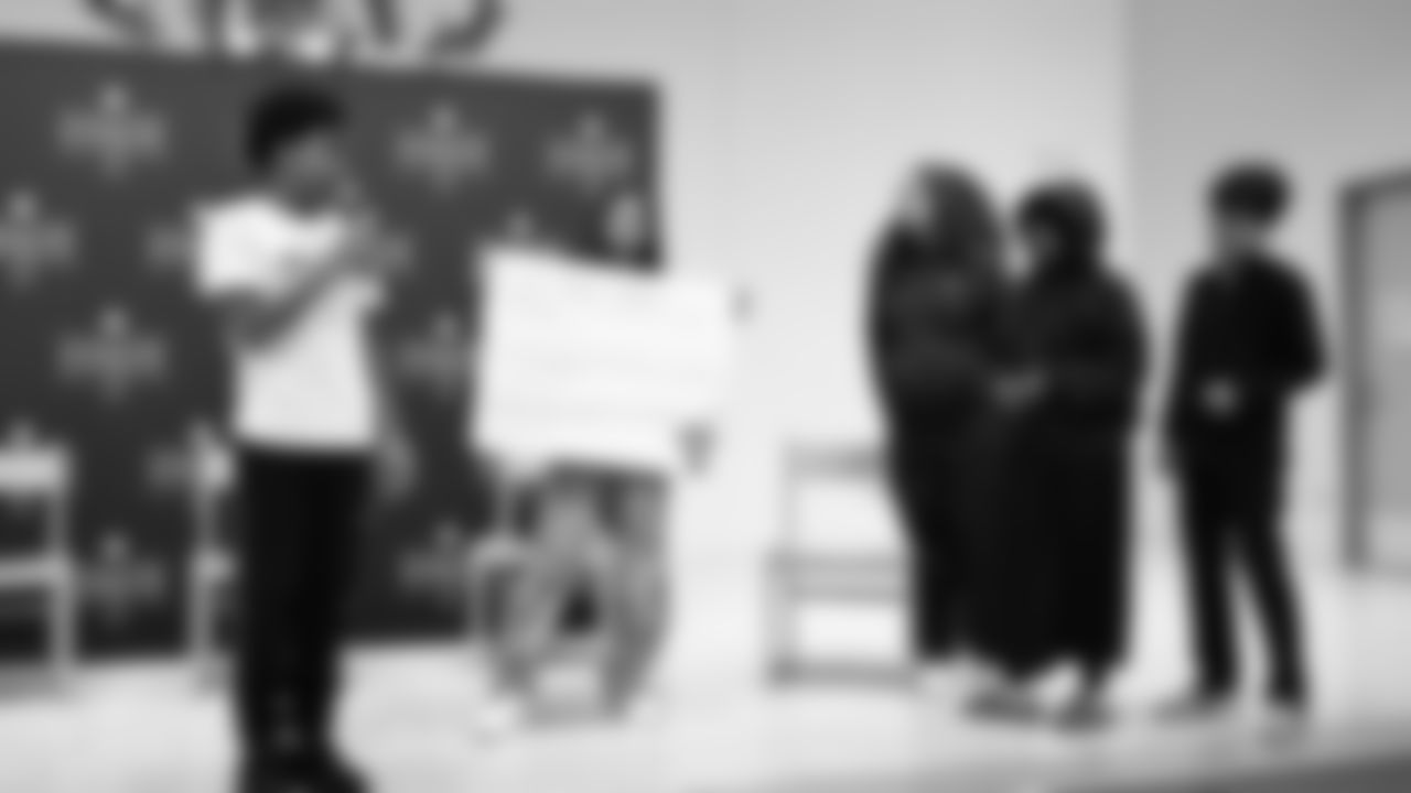 The Seahawks teamed up with EVERFI for a morning learning about mental health with students at Showalter Middle School on October 30, 2025.