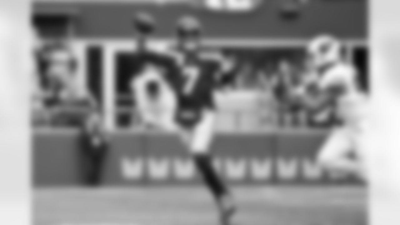 Seahawks quarterback Geno Smith (7)