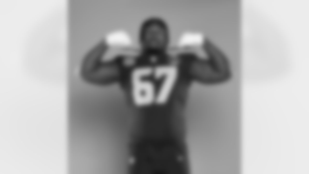 Seahawks tackle Charles Cross (67).