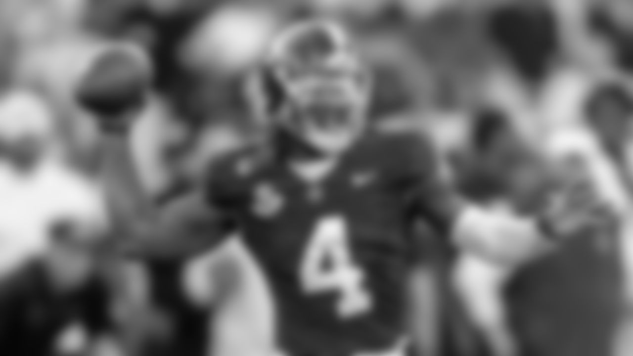 Alabama quarterback Jalen Milroe looks to throw against Missouri during the second half of an NCAA college football game, Saturday, Oct. 26, 2024, in Tuscaloosa, Ala. (AP Photo/Vasha Hunt)