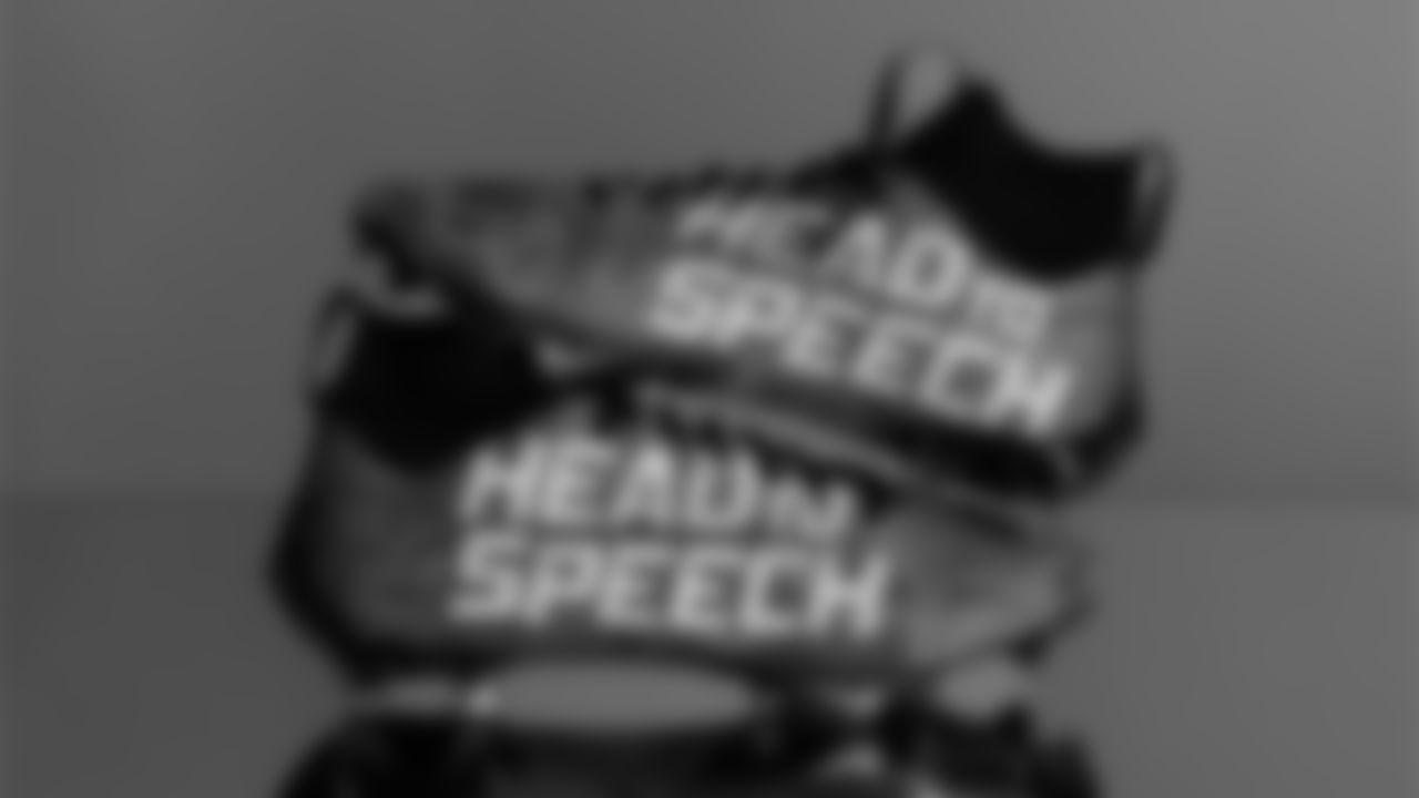 Seahawks linebacker Chazz Surratt (44) - Head to Speech Inc.