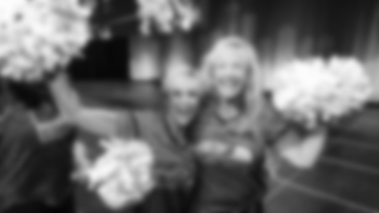 On Saturday, October 5th, Sea Gals/Seahawks Dancers alumni performed at Lumen Field.