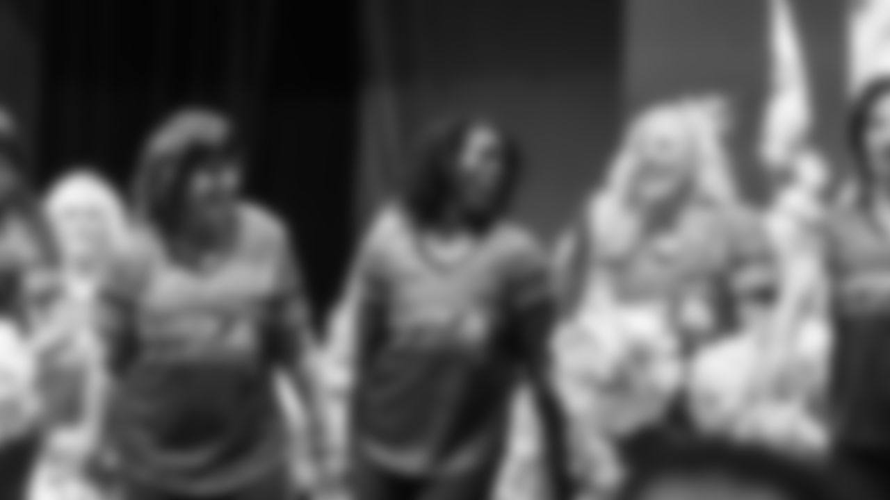 On Saturday, October 5th, Sea Gals/Seahawks Dancers alumni performed at Lumen Field.