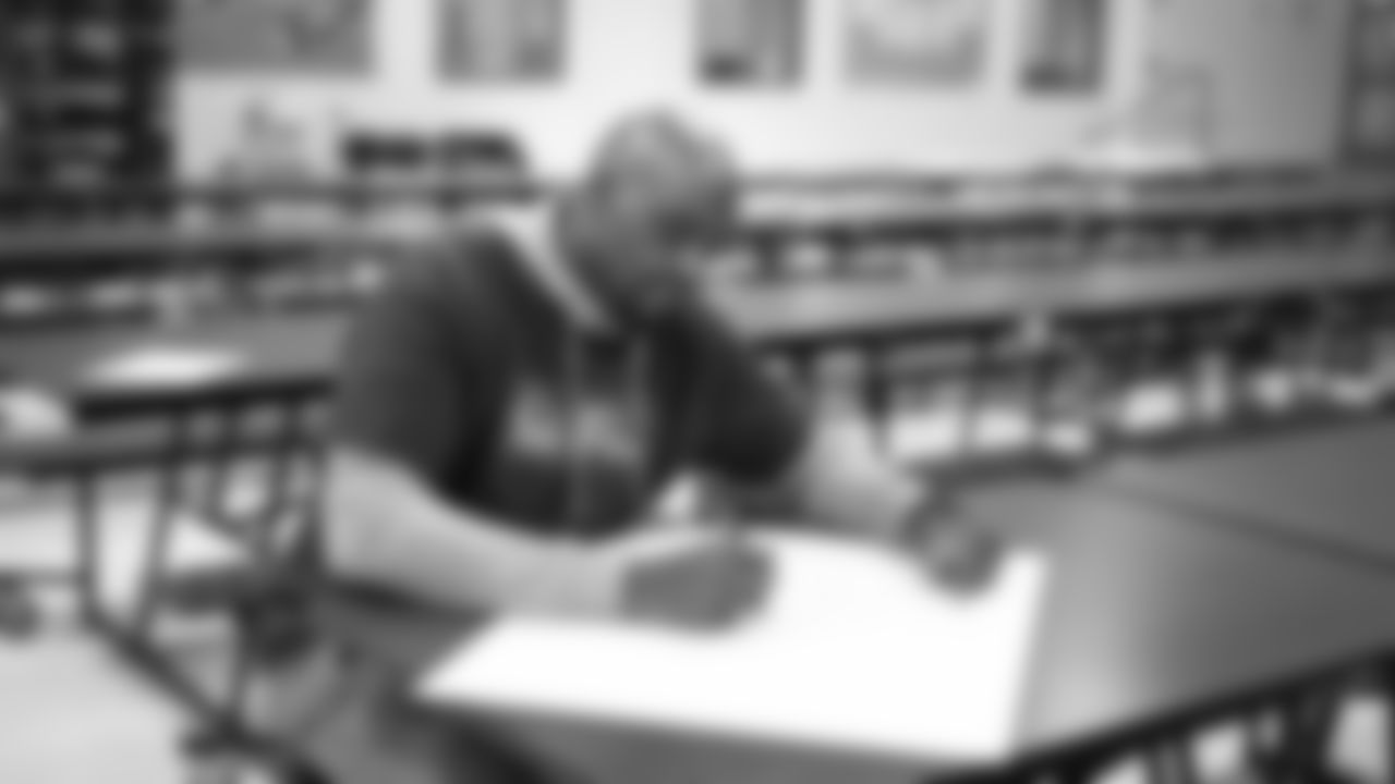 The Seahawks teamed up with EVERFI for a morning learning about mental health with students at Showalter Middle School on October 30, 2025.