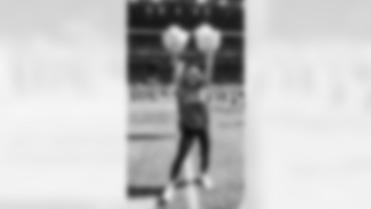 On Saturday, October 5th, Sea Gals/Seahawks Dancers alumni performed at Lumen Field.