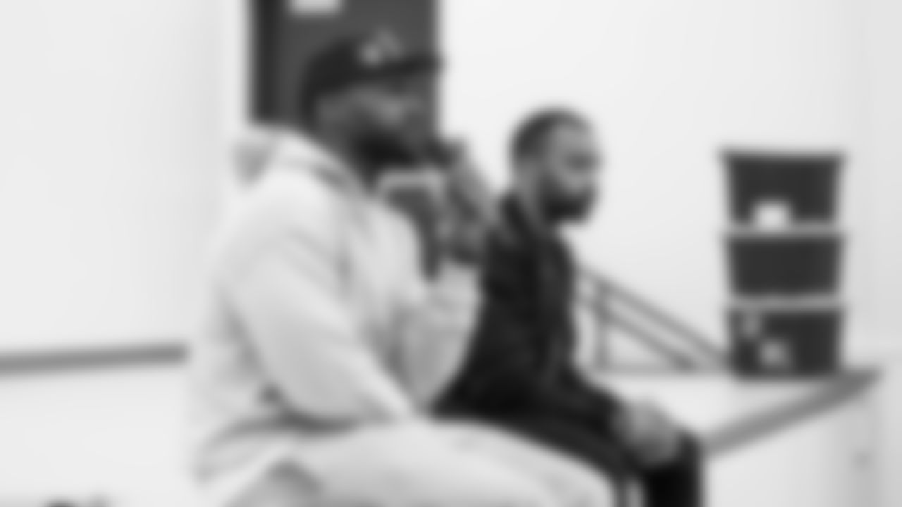 Seahawks Legends Doug Baldwin and Cliff Avril visited Kent-Meridian High School on Tuesday, October 14, 2025 to present the school with a Nourishing Champions Award.