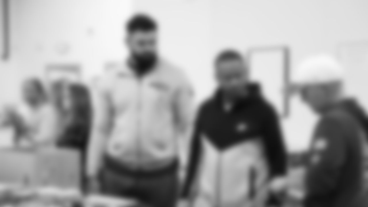 In partnership with Safeway, the Seahawks spent the week addressing food insecurity across Alaska.