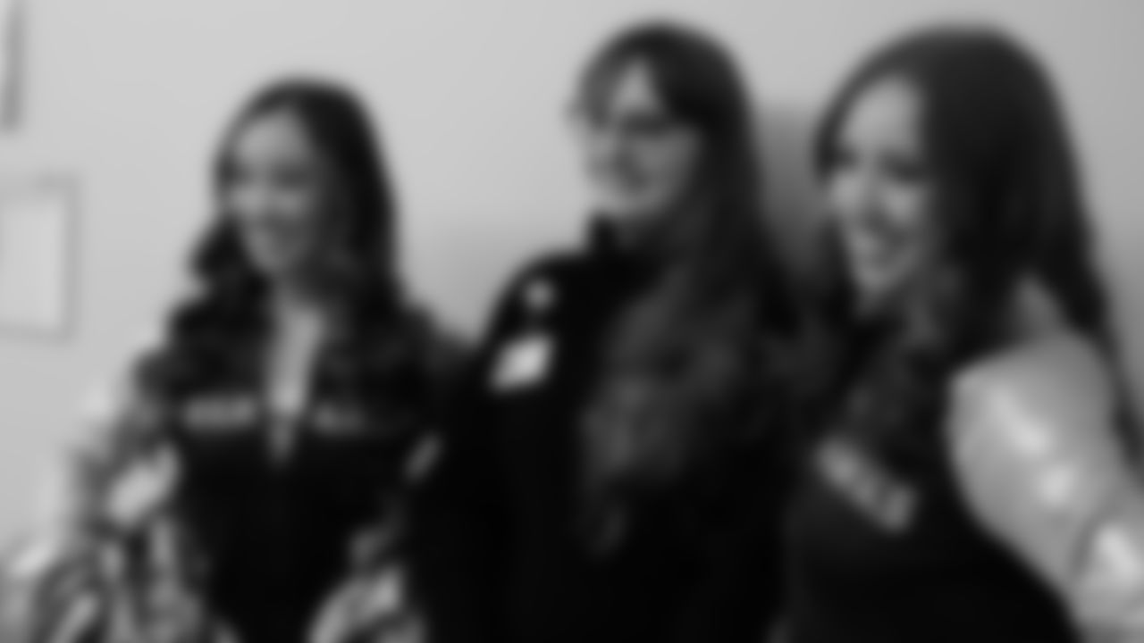 Seahawks Safety Julian Love and the Seahawks Dancers brought holiday spirit to Virginia Mason Medical Center's Critical Care Unit, visiting heart surgery patients and sharing encouragement during recovery.