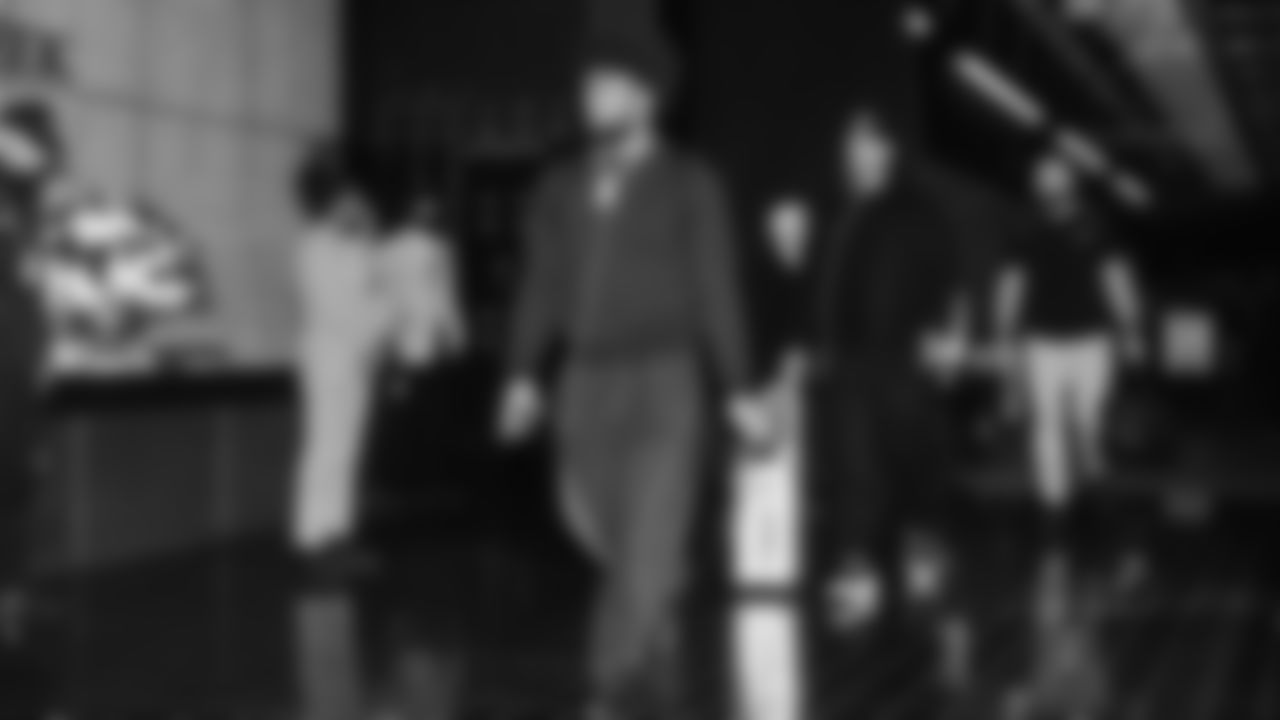 Seahawks running back Cam Akers (30) departed the team hotel for the Week 18 matchup vs. the 49ers at Levi's Stadium.