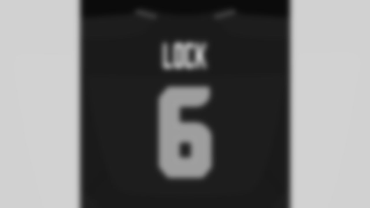Seahawks quarterback Drew Lock (6).