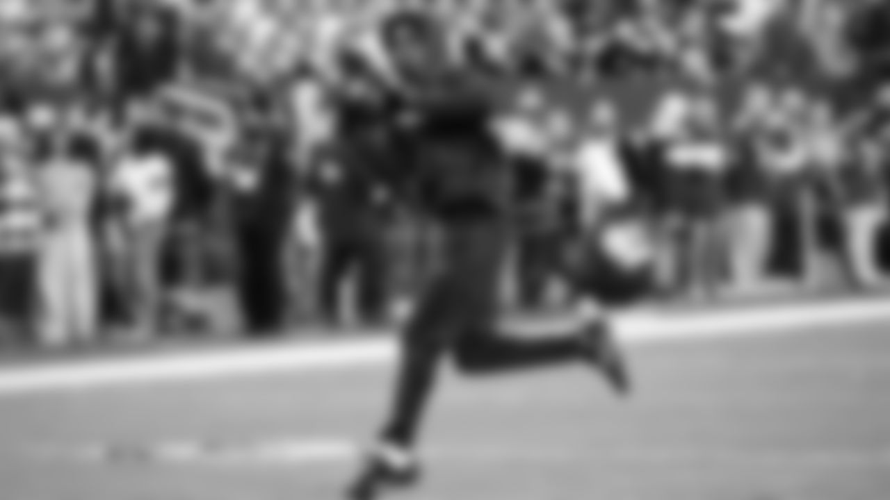 Seahawks cornerback Nehemiah Pritchett (28) warms up at Northwest Stadium for the Sunday Night Football matchup at the Washington Commanders in Week 9.