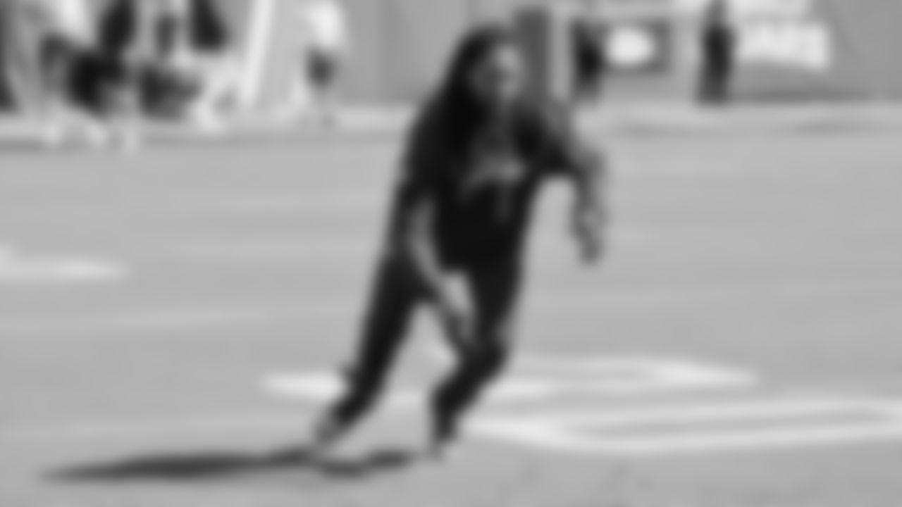 Seahawks cornerback Shaquill Griffin (24) warms up at EverBank Stadium on October 12, 2025.