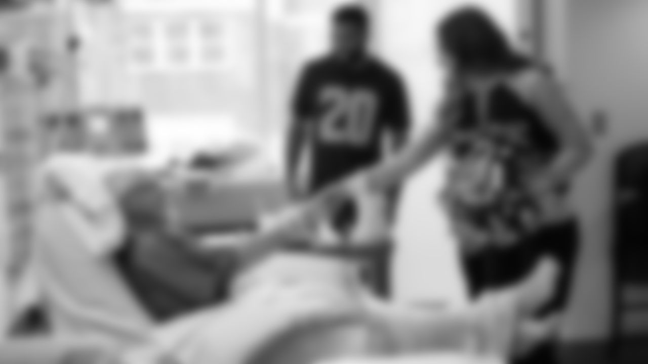 Seahawks Safety Julian Love and the Seahawks Dancers brought holiday spirit to Virginia Mason Medical Center's Critical Care Unit, visiting heart surgery patients and sharing encouragement during recovery.