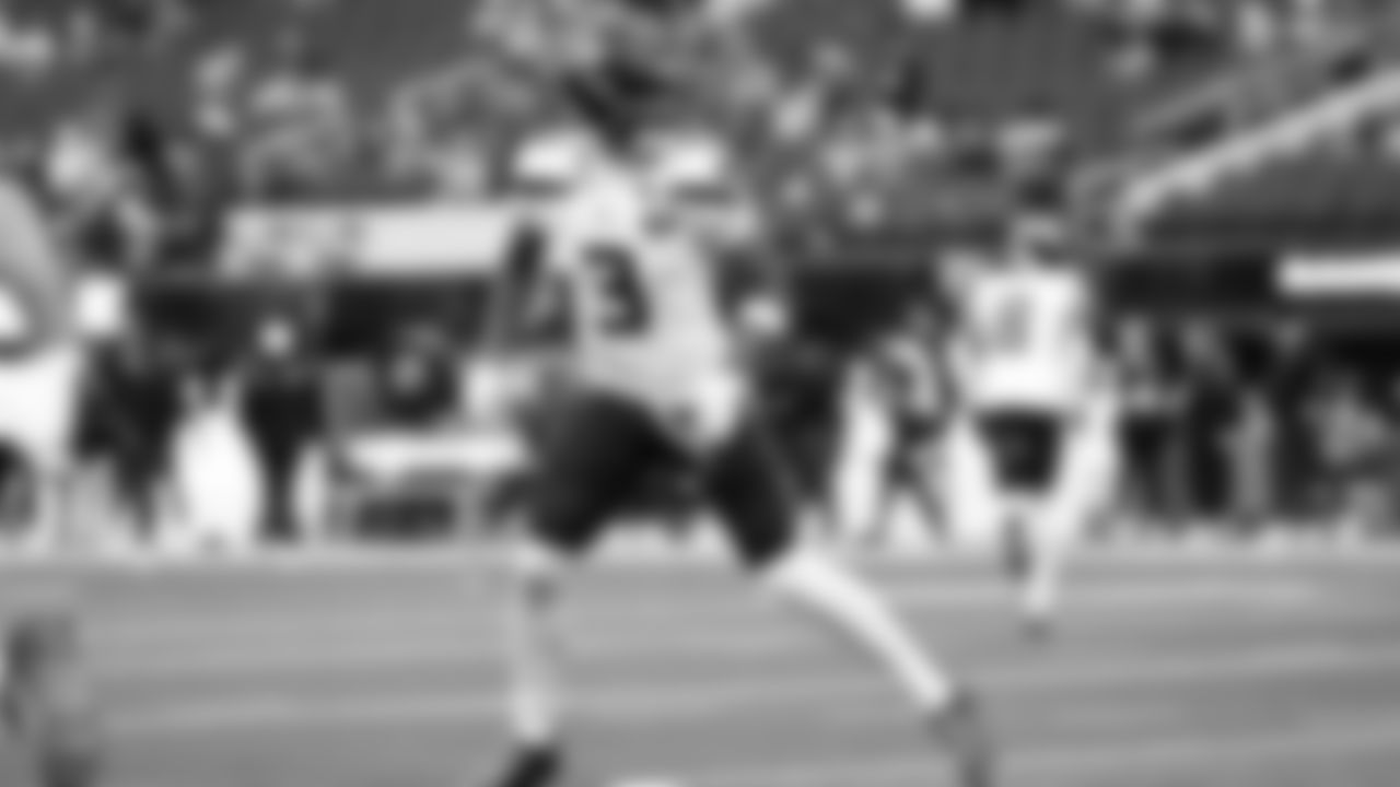 Seahawks safety Nick Emmanwori (3) during pregame warmups at SoFi Stadium for the Week 11 matchup at the L.A. Rams.