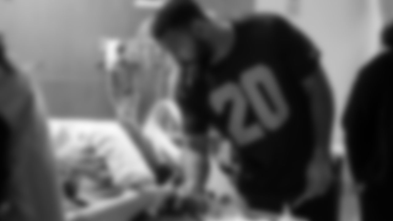 Seahawks Safety Julian Love and the Seahawks Dancers brought holiday spirit to Virginia Mason Medical Center's Critical Care Unit, visiting heart surgery patients and sharing encouragement during recovery.