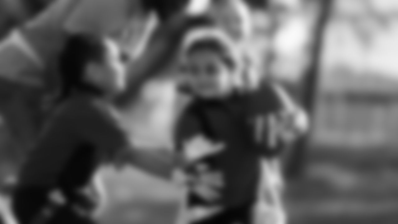 During a visit to Australia, Seahawks Legend Cliff Avril and Blitz stopped by the Kurranulla Aboriginal Corporation Community Center to play flag football and rugby alongside the Cronulla Sharks.