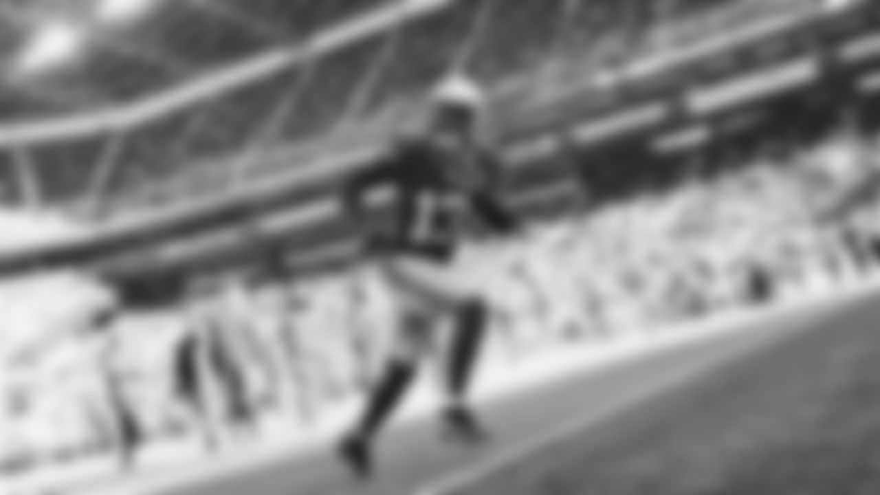 Seahawks linebacker Ernest Jones IV (13) warms up at Lumen Field for the Week 13 matchup vs. the Minnesota Vikings.