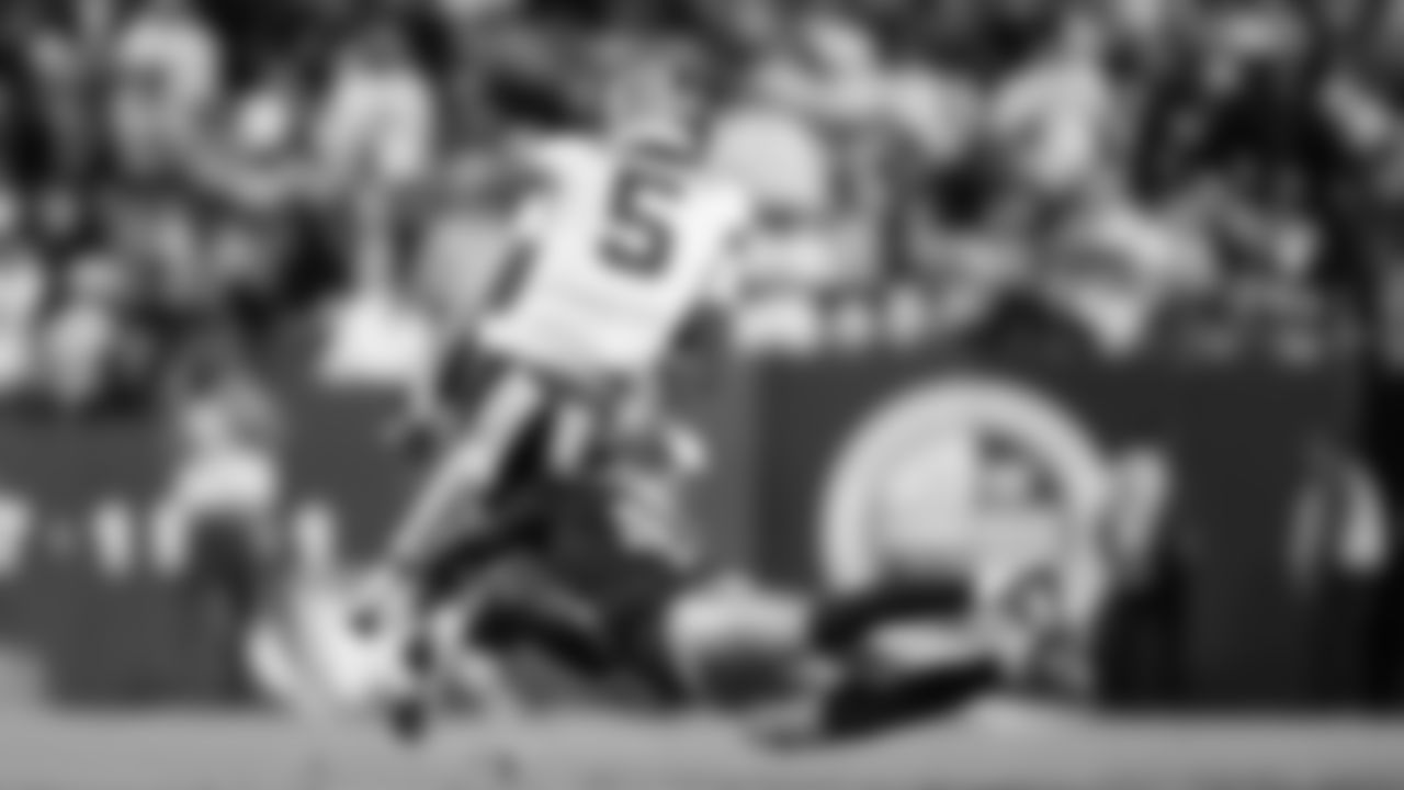 Seahawks cornerback Devon Witherspoon flies to make a tackle on Commanders quarterback Jayden Daniels.