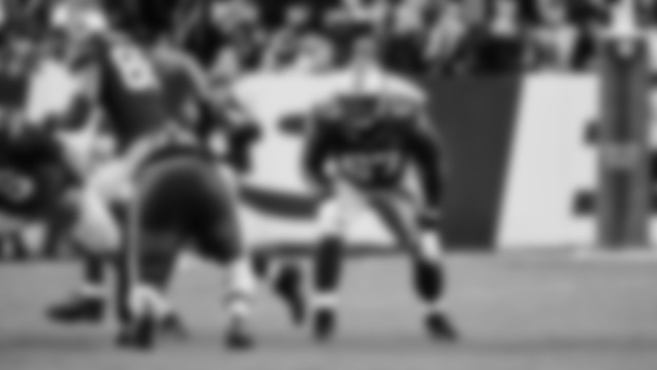 Seahawks tackle Charles Cross (67) at the Washington Commanders in. Week 9.