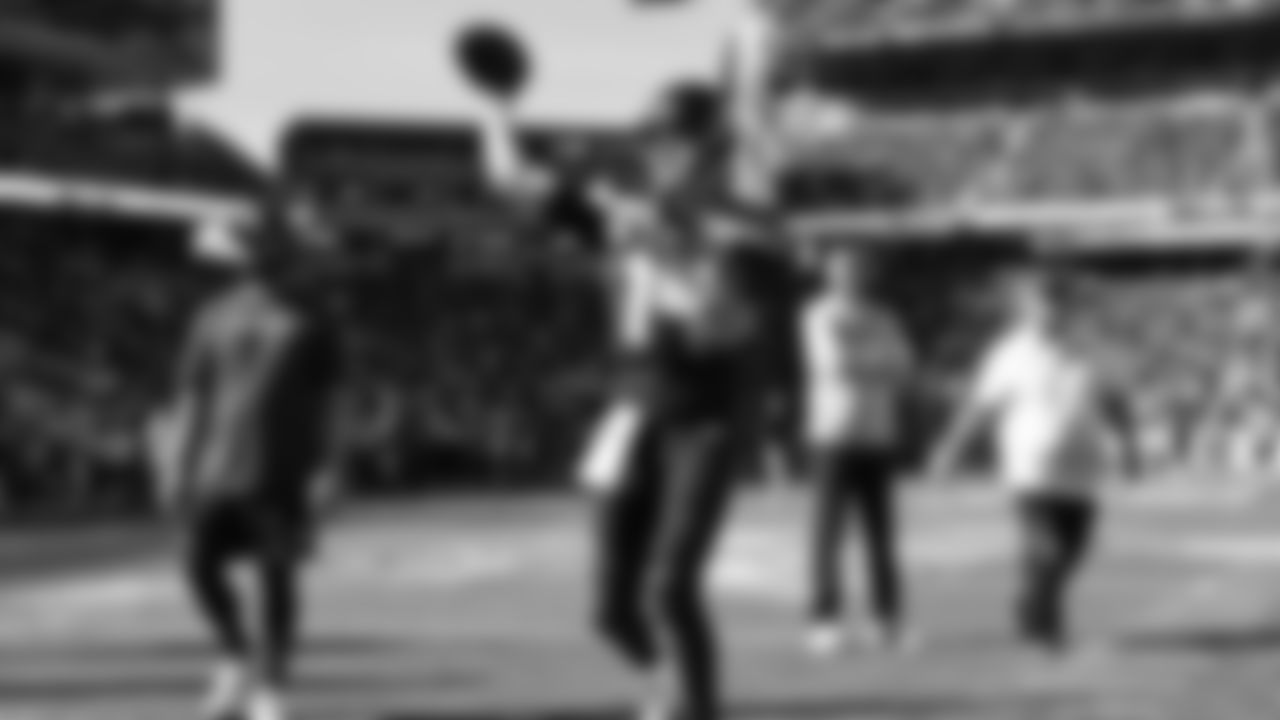 Super Bowl LX Warmups-20260208_22-31-13_6707