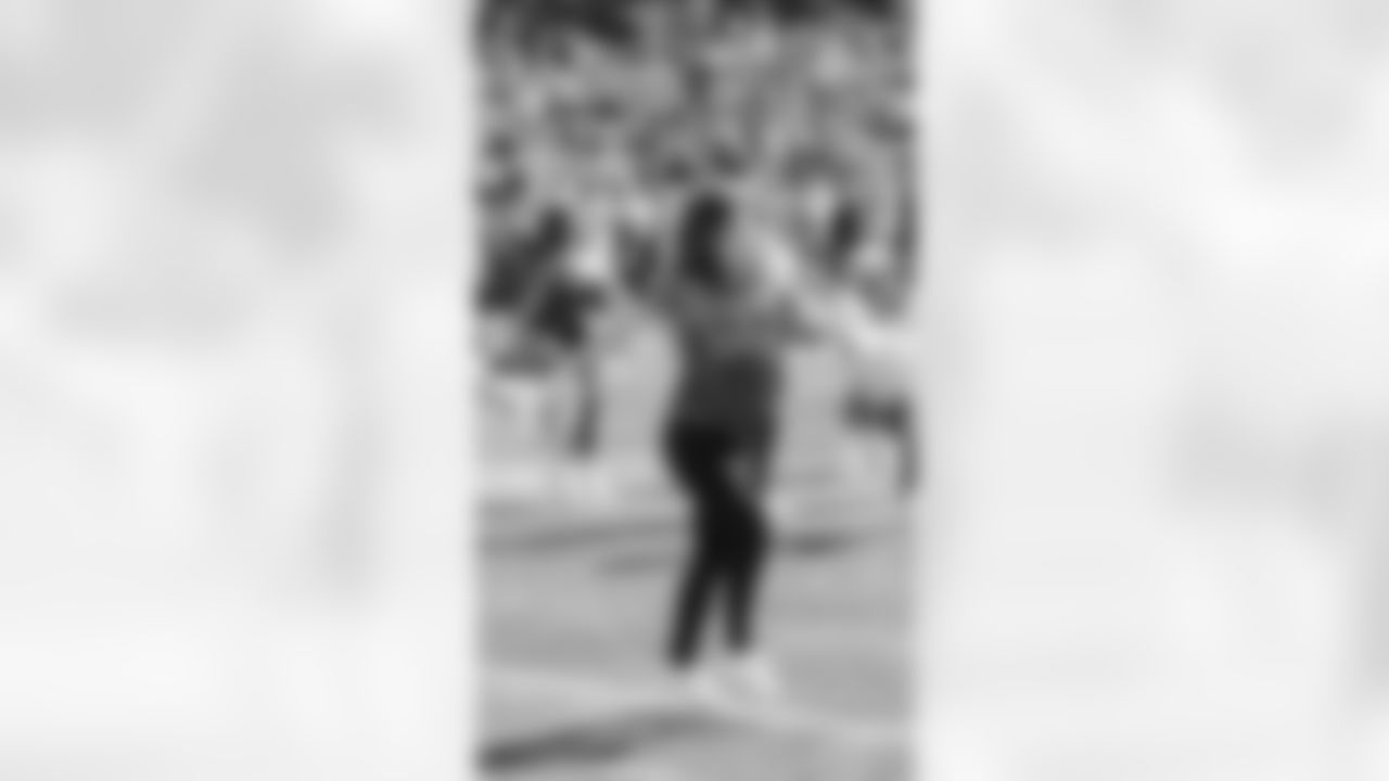 On Saturday, October 5th, Sea Gals/Seahawks Dancers alumni performed at Lumen Field.