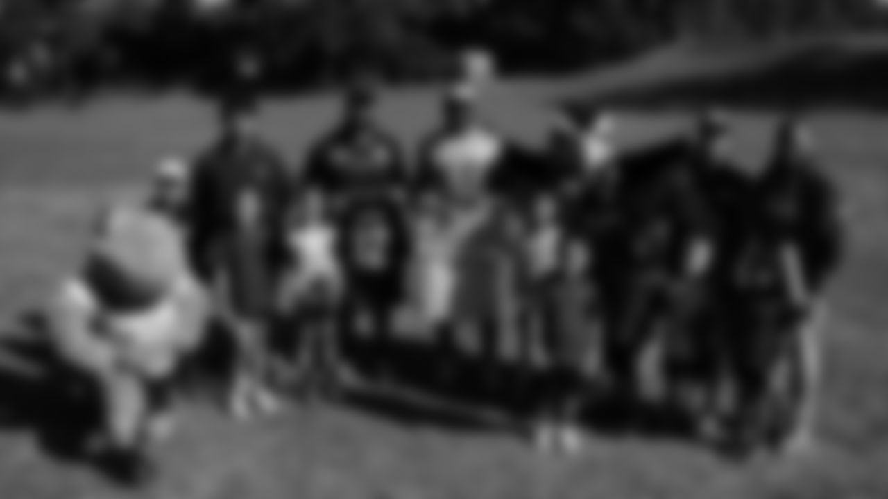 During a visit to Australia, Seahawks Legend Cliff Avril and Blitz stopped by the Kurranulla Aboriginal Corporation Community Center to play flag football and rugby alongside the Cronulla Sharks.