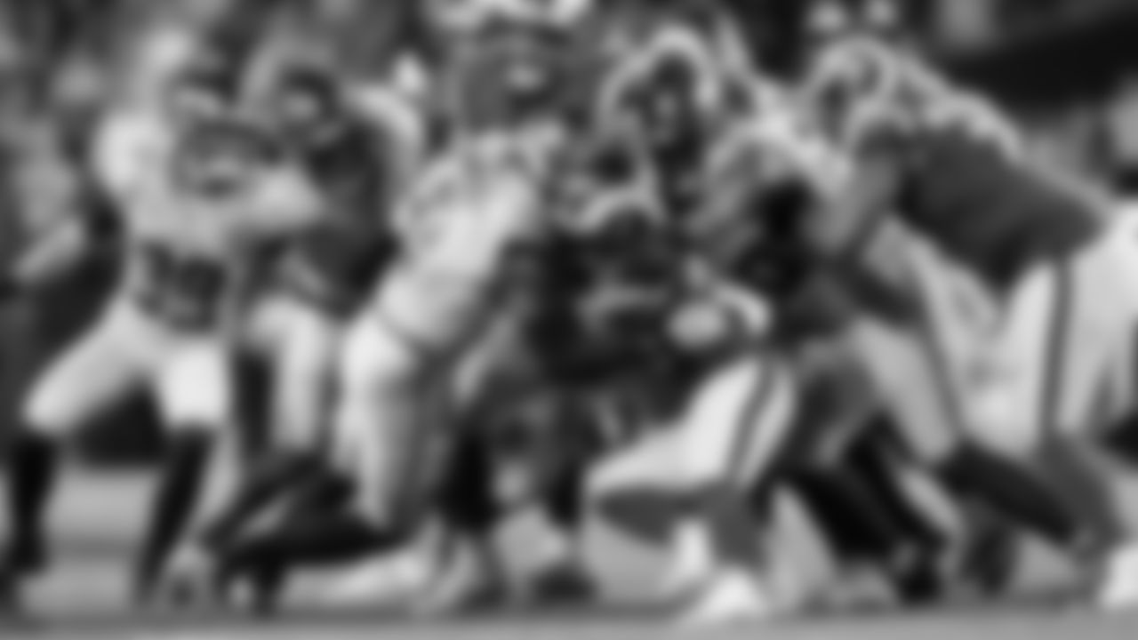 Seattle's run defense tightened in the second half with DeMarcus Lawrence and Jarran Reed combining on this stop.