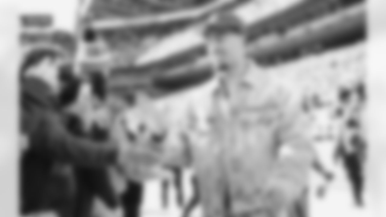 20260211_SBLX_PARADE_HOO_9011-12