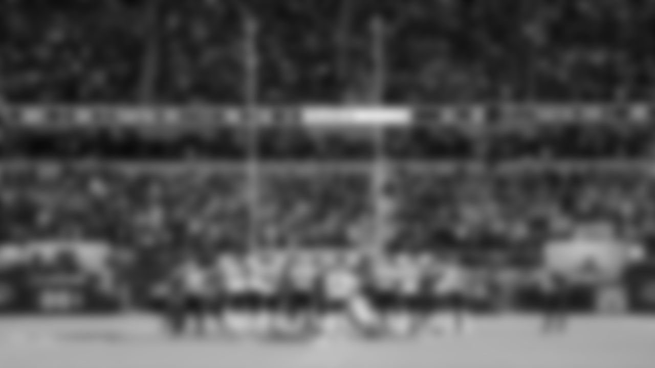 The Seahawks line up for a potential game-winning field goal with one second left in regulation.