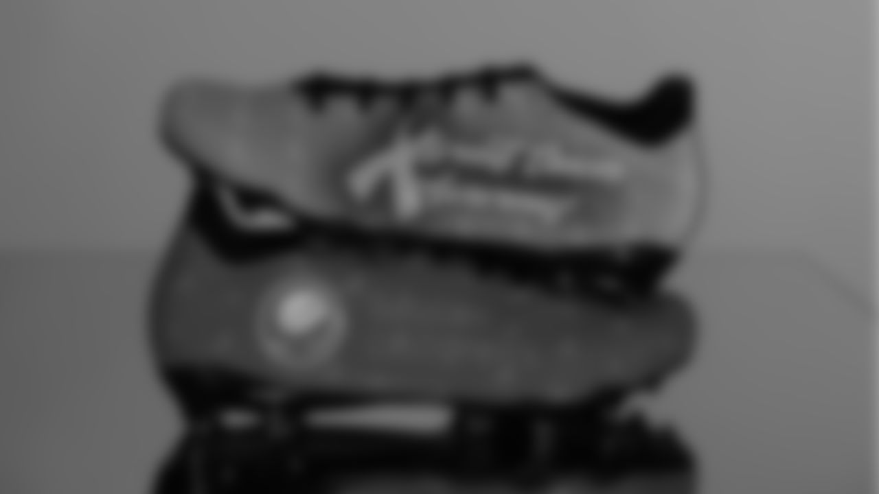 Seahawks quarterback Jalen Milroe (6) - Seattle Children's Hospital and National Breast Cancer Foundation