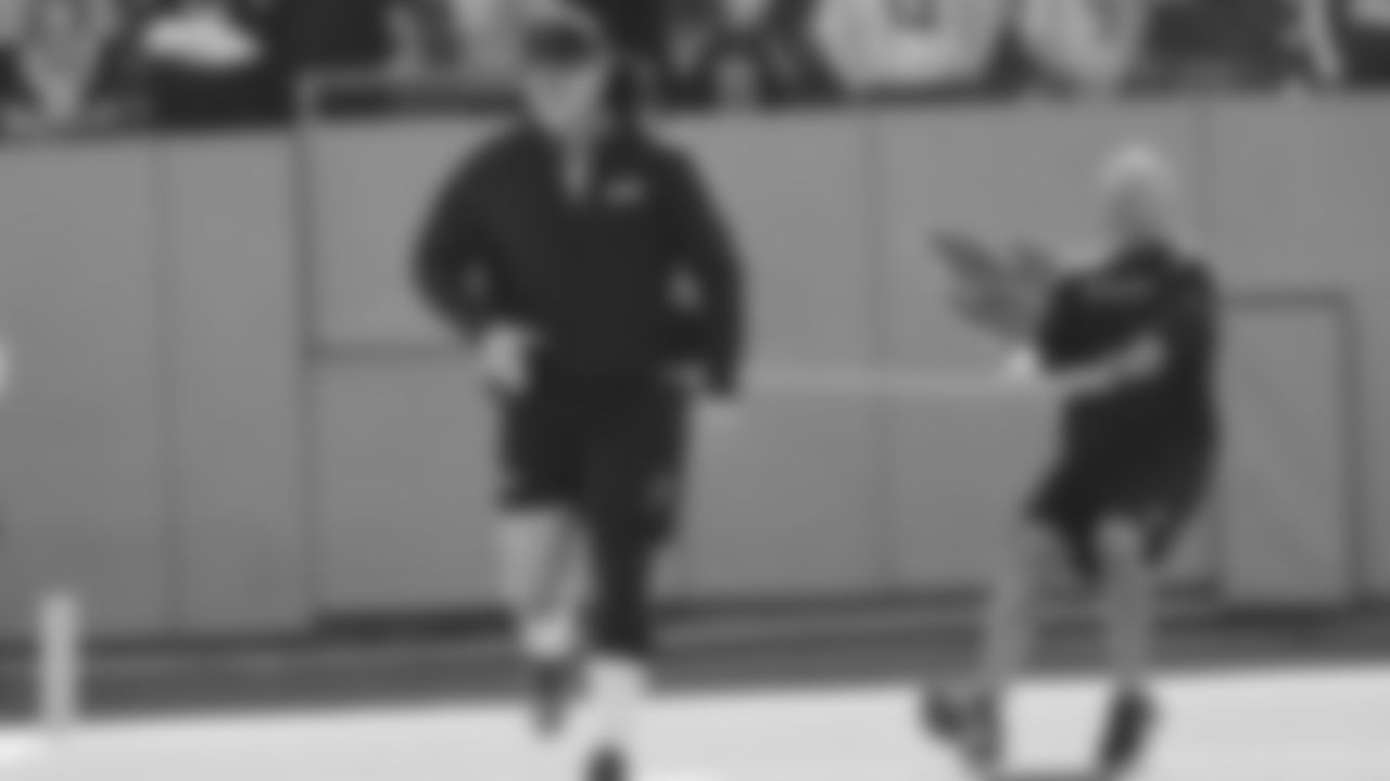 Seahawks guard Grey Zabel (76) hit the field at Nissan Stadium for the Week 12 matchup vs. the Titans in Nashville, Tennessee.